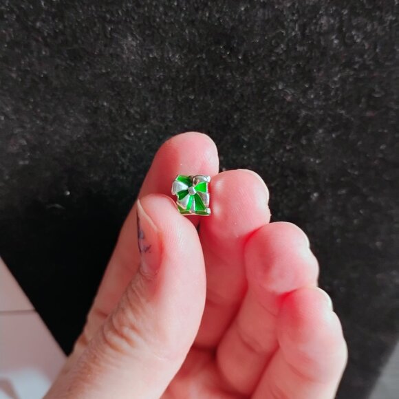 Avon Christmas Present charm - Picture 1 of 5